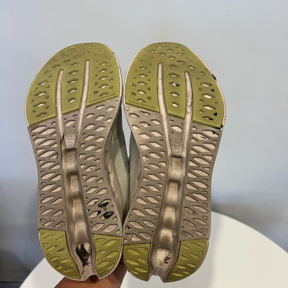 On Cloudsurfer - Picture 6 of 7